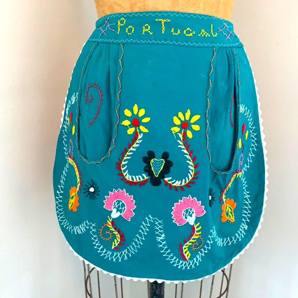 Vintage souvenir embroidered apron